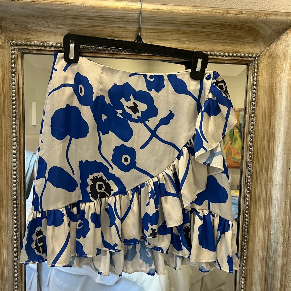 Lobo Rosa skirt worn once, size small but fits more like a medium!!
